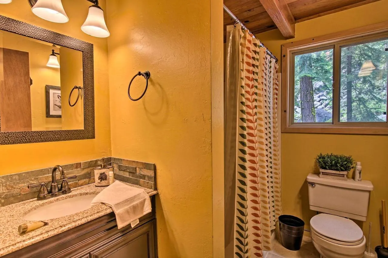 Private Tahoe Mtn Cabin Backing To The Forest! 南太浩湖 美国